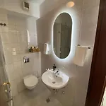 Center Gold With Private Garage Apartman