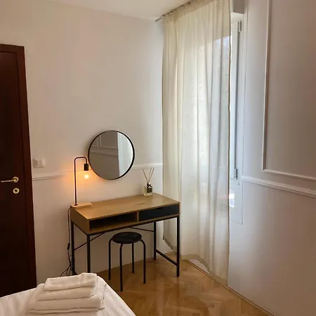 Apartment Center Gold