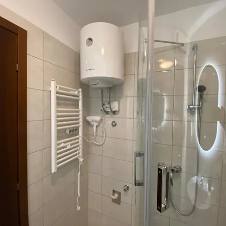Center Gold With Private Garage Appartement *