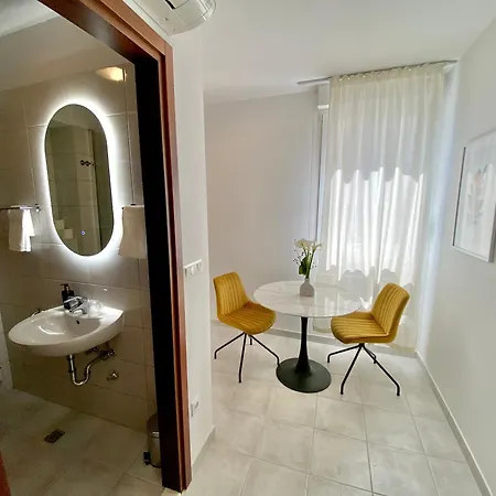 Apartment Center Gold