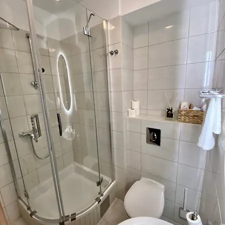 Center Gold Apartment Split