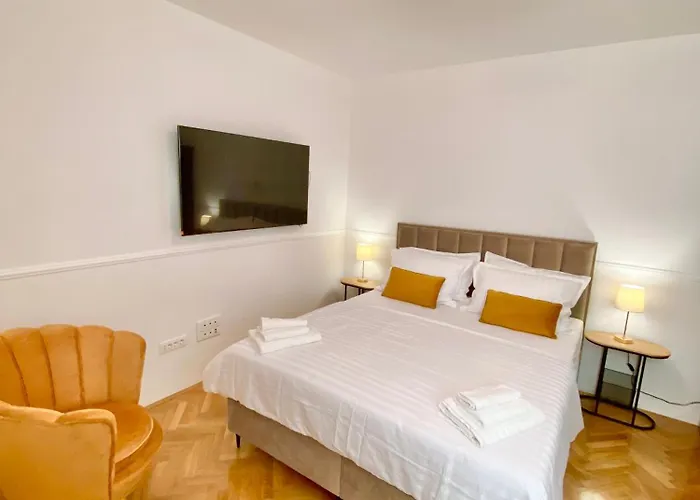 Center Gold * ספליט